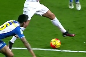 帥炸了！C羅連續(xù)腳跟磕球后轟進世界波！