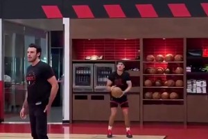 屬于是厚積薄發(fā)！謝潑德此前訓(xùn)練底角三分9中9！彈無虛發(fā)！