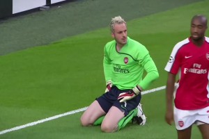 這是在回應(yīng)誰？國家德比賽后貝林厄姆再次做出不雅動(dòng)作！