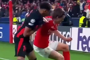 這就是皇馬買他的原因？早在本菲卡時(shí)，A費(fèi)就已可以單防亞馬爾！