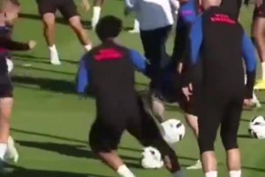 以前哪敢想？梅西訓(xùn)練中穿維拉蒂襠，第一時(shí)間找拉莫斯尋求庇護(hù)