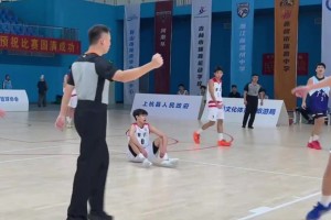 一個(gè)進(jìn)攻犯規(guī)一個(gè)違體，這倆吹罰你怎么看？