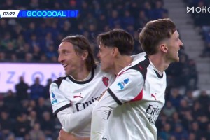 開(kāi)場(chǎng)閃擊！里奇禁區(qū)外凌空抽射，皮球經(jīng)埃德森折射入網(wǎng)