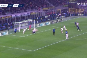 爭議！埃斯波西托禁區(qū)被拉倒！主裁聽取VAR后沒有判罰點(diǎn)球！