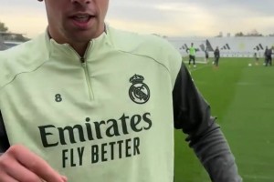 維尼修斯被蜘蛛玩具嚇到后忍不住蹦出一句：SB嘞~