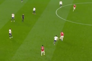 2004年歐洲杯，伊布打進(jìn)載入史冊的蝎子擺尾