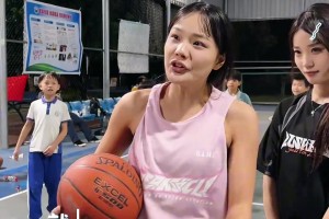 聲音吵個(gè)不停！集夢(mèng)116女子籃球愛(ài)好者進(jìn)行搞笑內(nèi)戰(zhàn)賽??