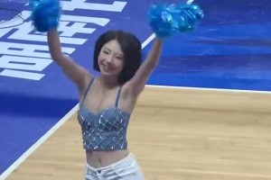 哇塞！NBL的啦啦隊姐姐也太美了，這顏值和身材真沒得說??