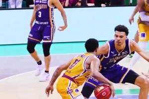 獨行俠解說：上賽季本以為補強后可以奪冠了，結(jié)果把77交易了