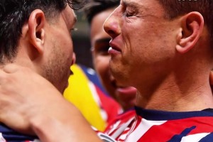 痛哭落淚??！小豌豆打破9個月進球荒，拉莫斯擁抱安慰