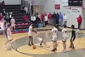 被球迷夸是更好的射手希爾德笑答：庫里才是頂級的?。? >
                                        </div>
                                    </div>
                                                                        <div   id=