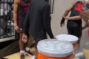 小男孩惡搞模仿哈登，這走步都走到姥姥家去了