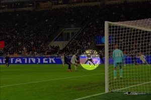 球門后視角再看勞塔羅世界波，網(wǎng)友：究竟是不是踢呲了??